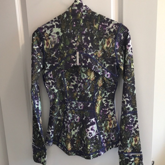 Lululemon defined Jacket size 2 - Picture 3 of 3